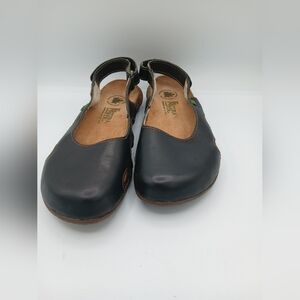 LA Naturalista Women's Shoes Size 8 Color is Navy Blue (Photo shows black)